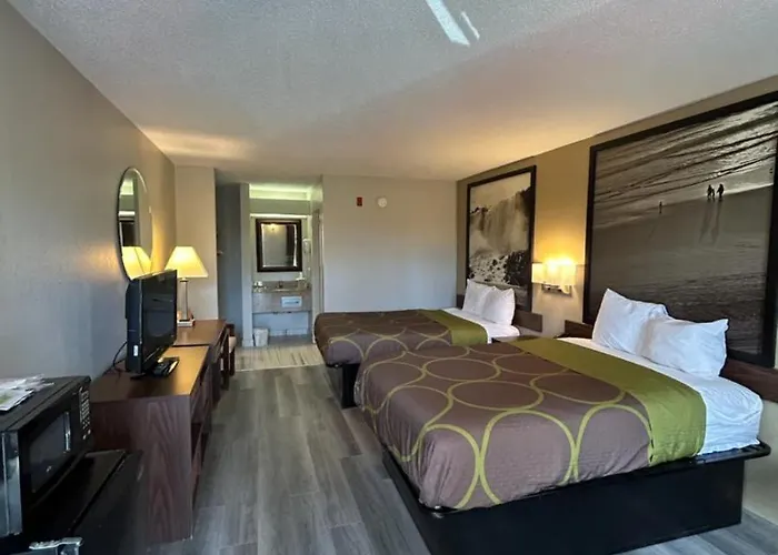Super 8 By Wyndham Fayetteville