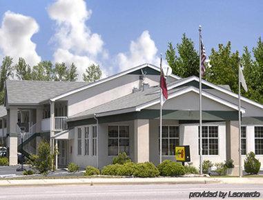 Super 8 By Wyndham * Fayetteville