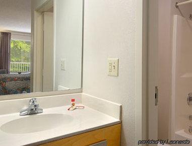 Super 8 By Wyndham Hotel