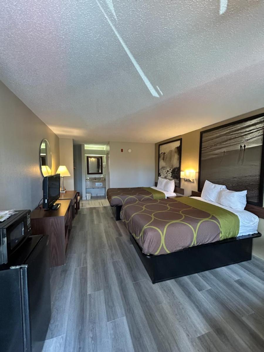 Super 8 By Wyndham Hotel