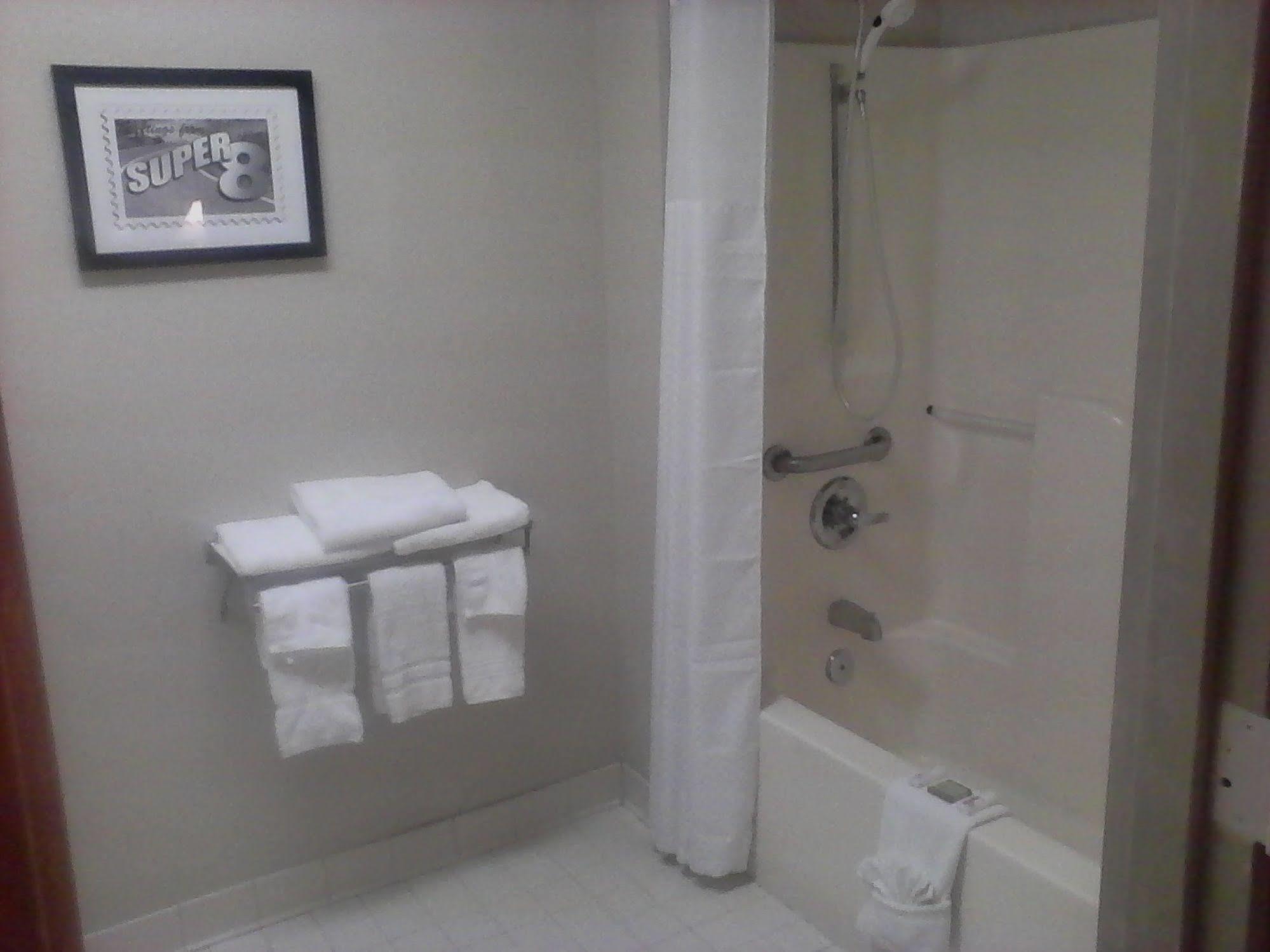 Super 8 By Wyndham Fayetteville