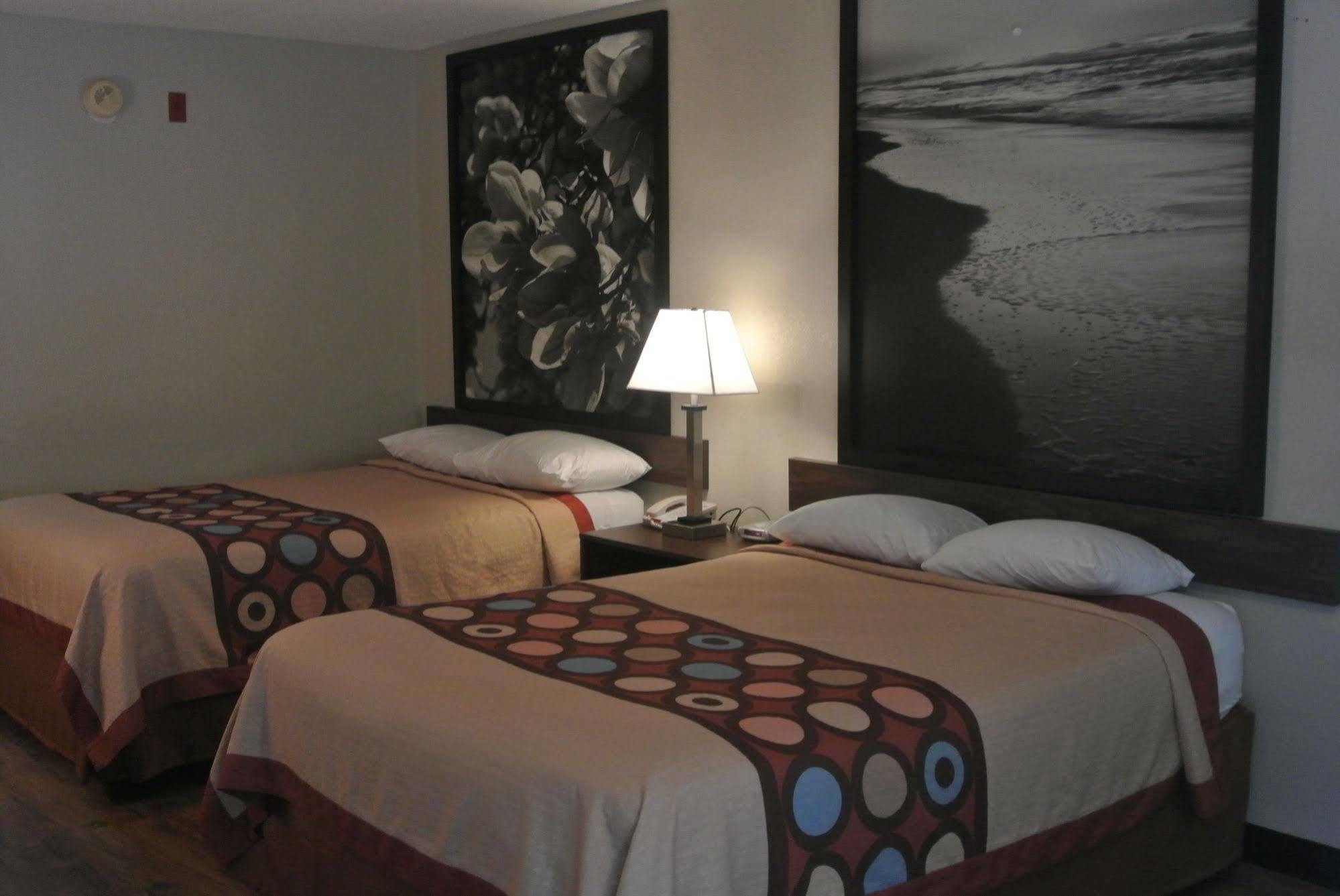 Hotel Super 8 By Wyndham Fayetteville