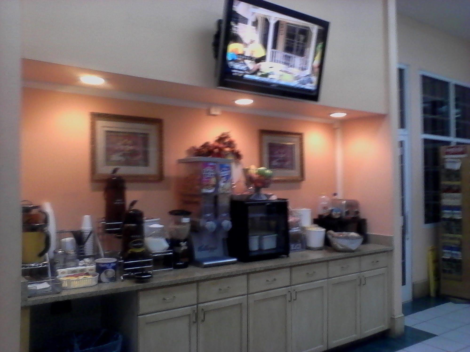 Super 8 By Wyndham * Fayetteville