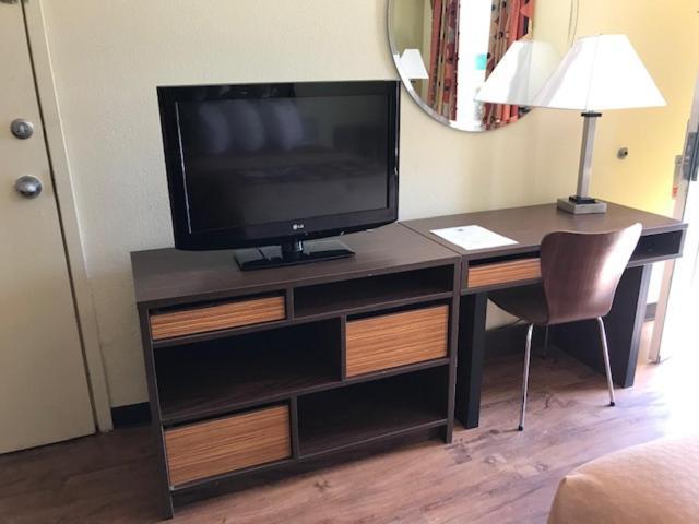 Super 8 By Wyndham Hotel